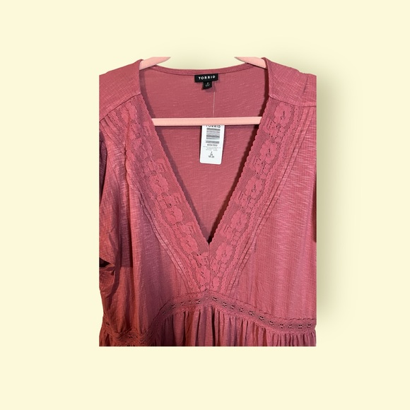 A pretty rose coloured top by Torrid in size 2X - Picture 5 of 7